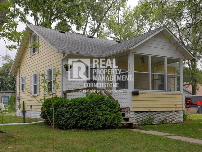 Building Photo - Cozy 2-Bedroom Near WMU & Downtown Kalamazoo!