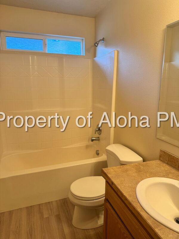 Building Photo - 1065 W Pine Ave