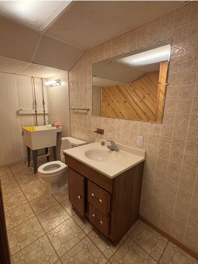 Building Photo - 106 Merlin Cir