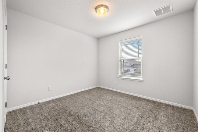 Building Photo - 11516 Maple Leaf Way