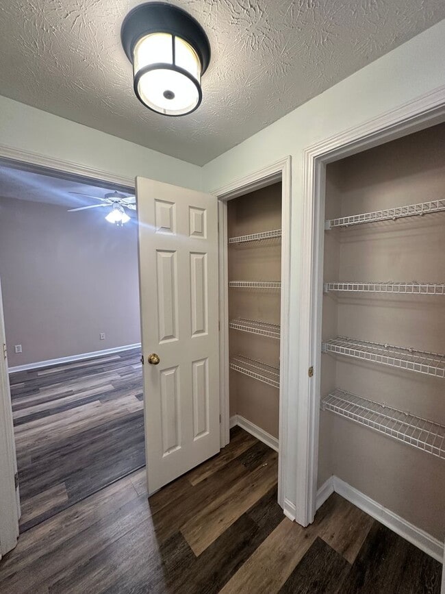 Building Photo - 2BR/2BA Updated Condo in Prospect Glen Vil...