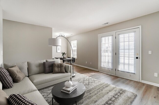 Building Photo - Renovated 2 Bedroom with Washer + Dryer Av...