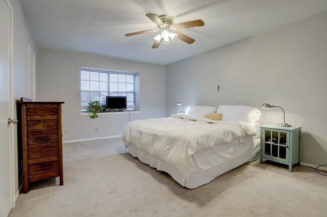 Building Photo - 11550 Chimney Rock Rd