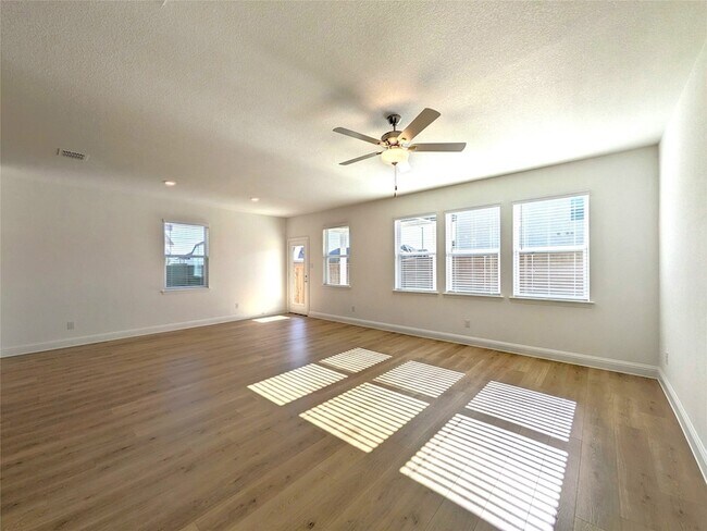 Building Photo - 1457 Ranchero Rodeo Rd