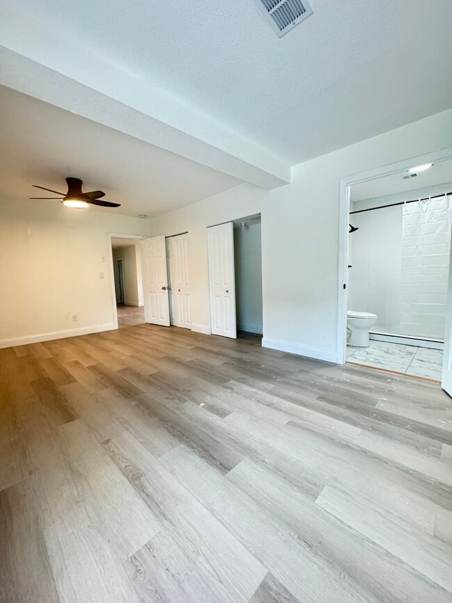 Building Photo - Unfurnished Spacious 3-bedroom 2-bathroom ...