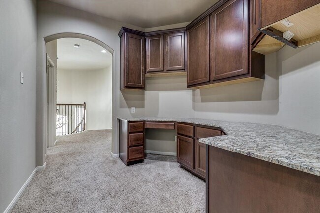 Building Photo - 27323 Piney Ranch Ln