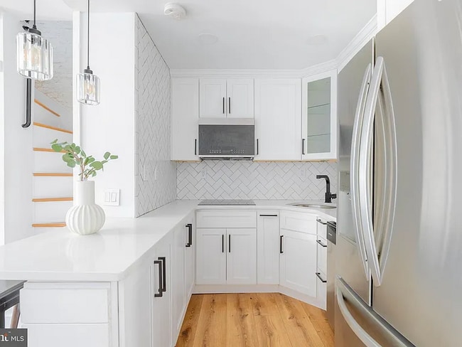 Building Photo - Stunning 2 bed, three story trinity with a two outdoor spaces