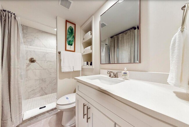 Building Photo - Furnished Stunning Trussville Farmhouse