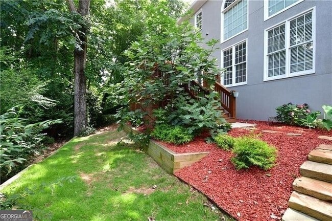 Building Photo - 905 Lancaster Way NW