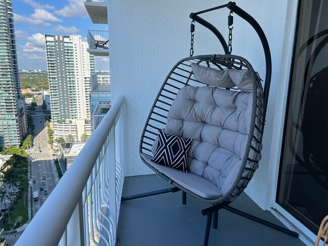 Building Photo - 1200 Brickell Bay Dr