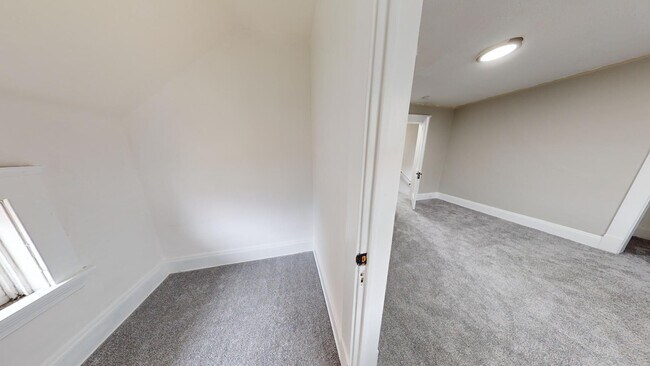Building Photo - Old Brooklyn Area - 3 Bedroom Single Famil...