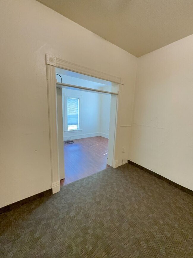 Building Photo - 604 13th Ave
