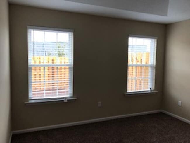 Building Photo - 142 Buckhaven Way