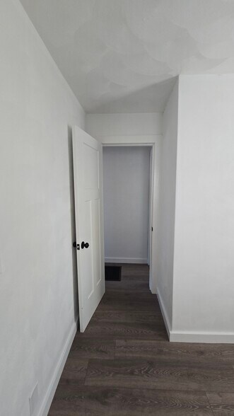 Building Photo - 405 Wilson Ave