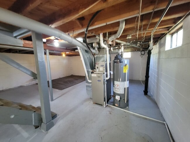 Building Photo - 2 Bedroom House