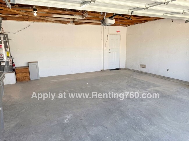 Building Photo - Updated Home Near Military base