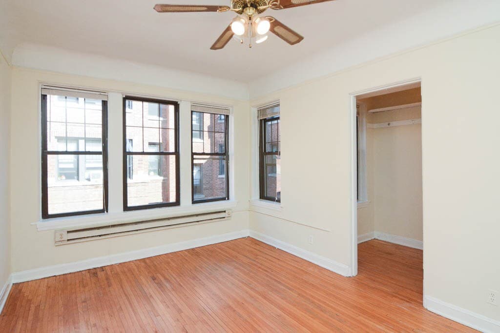 Building Photo - 4416 N Wolcott Ave