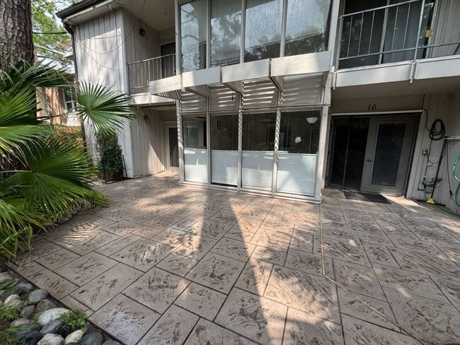 Building Photo - 8211 Katy Fwy