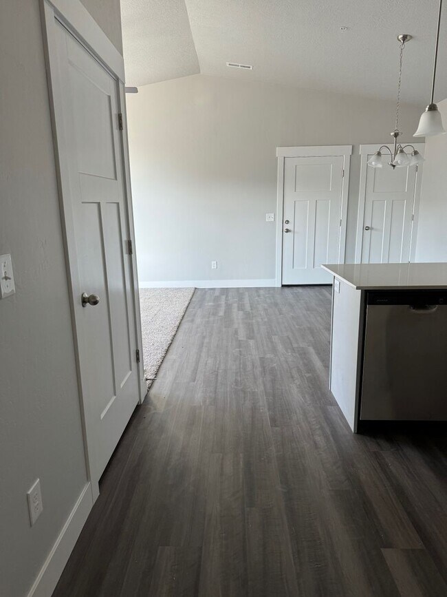 Building Photo - Condo in the Lehi Exchange Community!! 3 bed/2bth 1 car Garage!!!