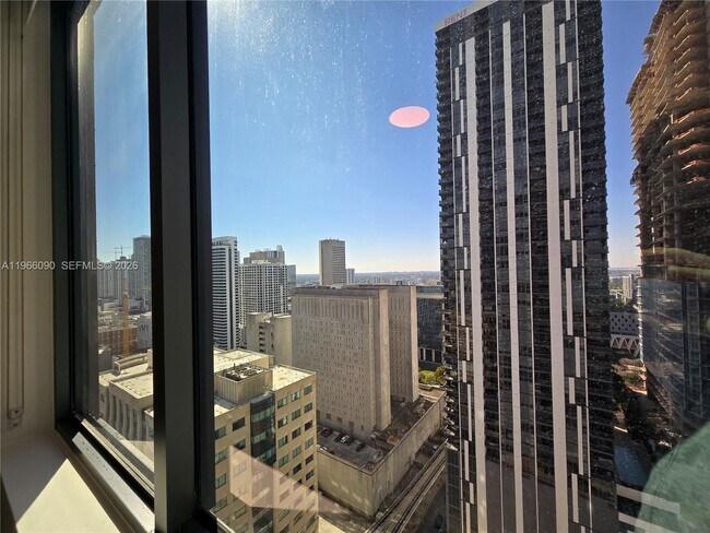 Building Photo - 121 NE 5th St