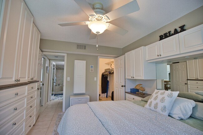 Building Photo - 1555 Tarpon Center Dr