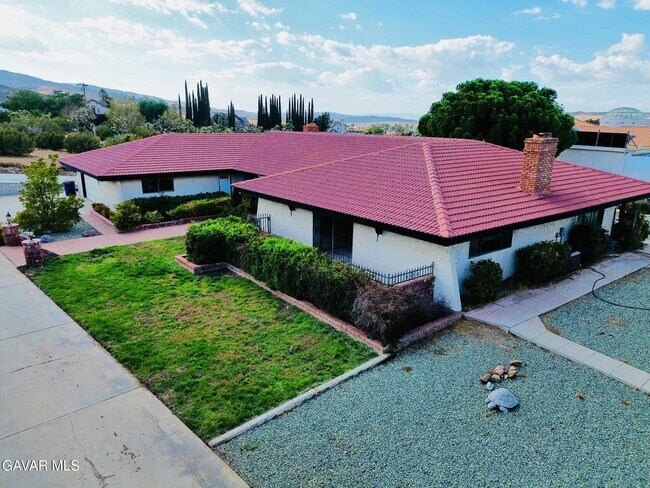 Building Photo - 527 Westlake Dr