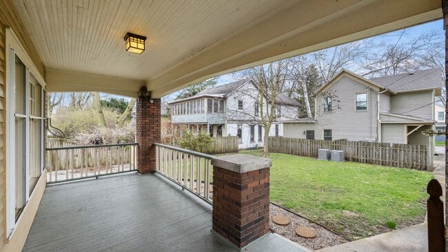 Building Photo - Single-family historic home in West Central with porch and private courtyard.