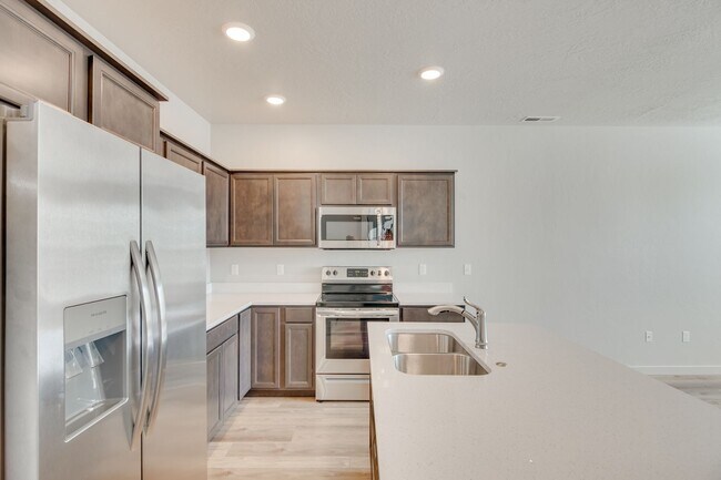 Building Photo - Start your new year in this Gorgeous, Brand new 3 bedroom townhome available today!