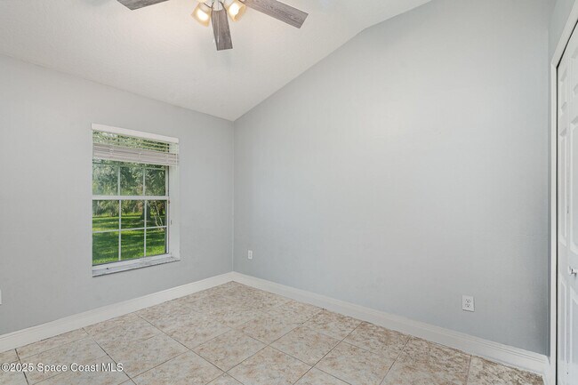 Building Photo - 2415 Grassmere Dr