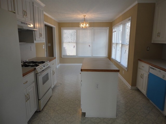 Building Photo - 2822 Quince Ln NW