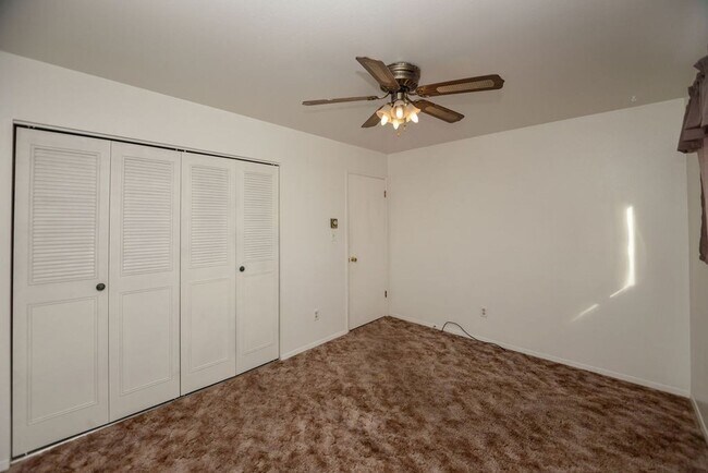Building Photo - 3208 Spruce Dr