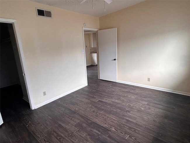 Building Photo - 2408 Longview St