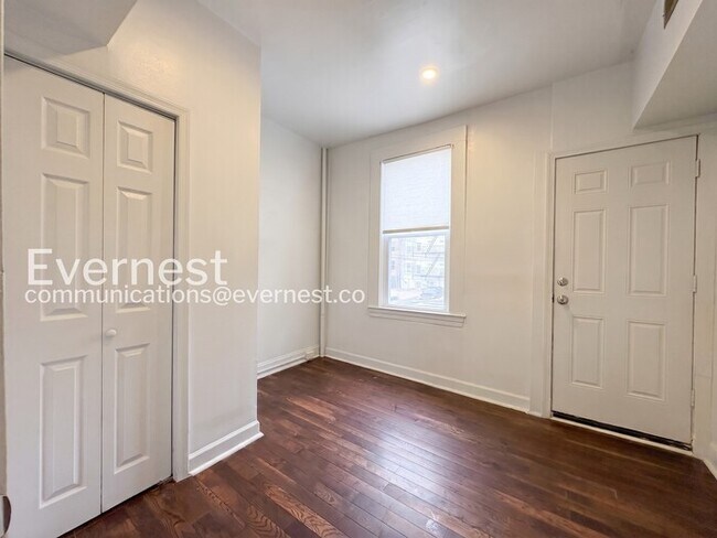 Building Photo - 2-Bed/1-Bath Spacious Condo with Balcony/ Available Soon!