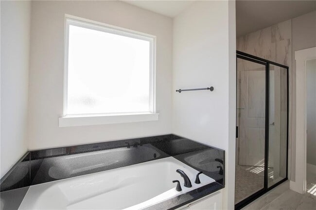 Building Photo - 300 White Oak St