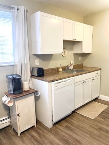 Kitchen - 1750 Cleneay Ave