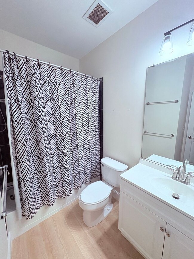 Building Photo - POTOMAC CLUB - TOWNHOUSE CONDO