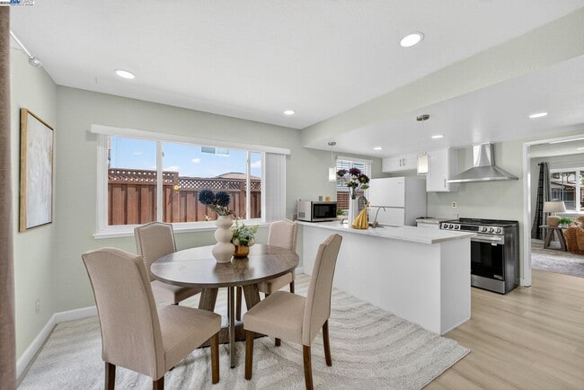 Building Photo - 1810 Peary Way