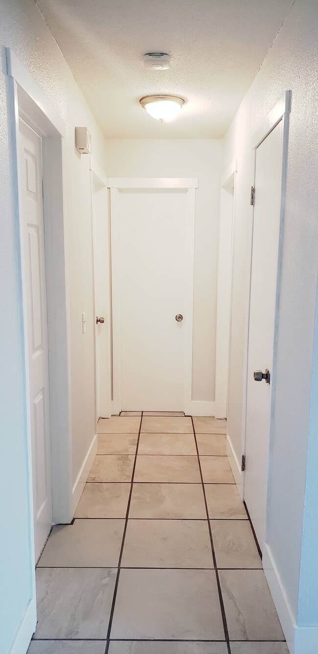 Building Photo - 3195 White Cir