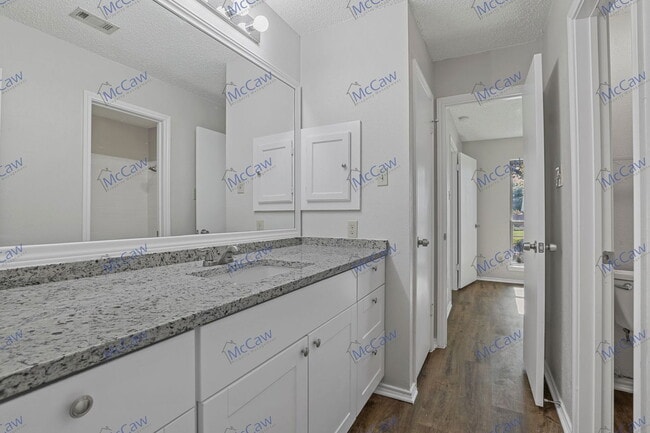 Building Photo - 809 Baxter Dr