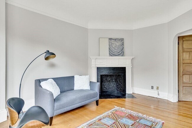 Building Photo - 259 Beacon St