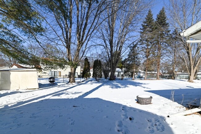 Building Photo - 12 Brompton Cir