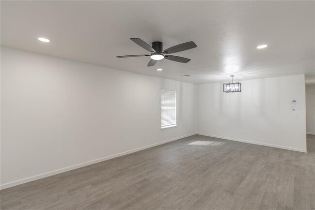 Building Photo - 531 Parkhill Cir