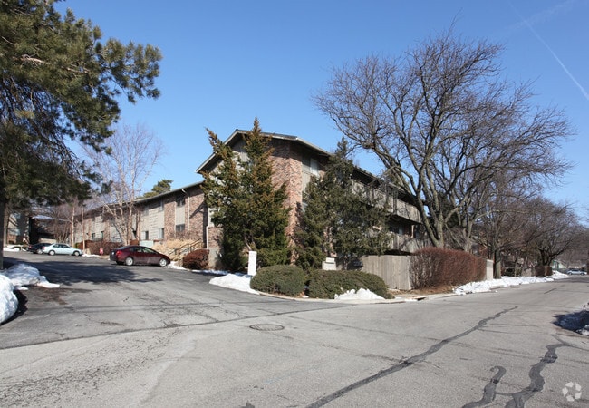 Primary Photo - Park Place Condominium