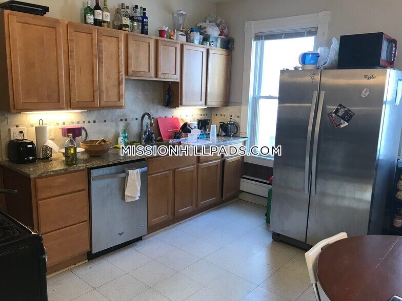 Building Photo - 9 Hillside St