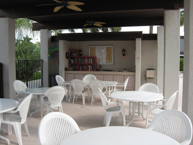 Building Photo - 3303 SE Sandpiper Ct