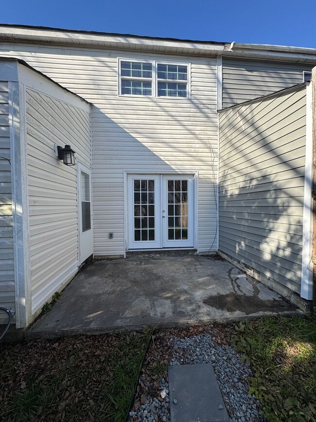 Building Photo - Completely Remodeled 2BR/1.5BA Townhome – City Convenience!