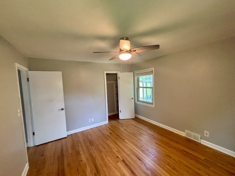 Building Photo - 3265 Burlawn Pkwy