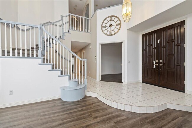 Building Photo - Lakefront Home for Lease – Panoramic Views...
