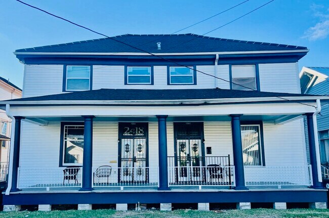Primary Photo - 2420 Robert St