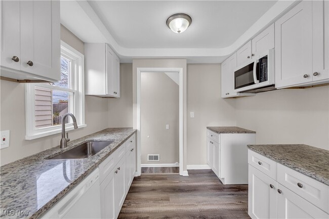 Building Photo - 14705 Krems Ave